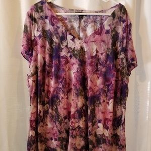 **5/$25** Simply Vera Floral top